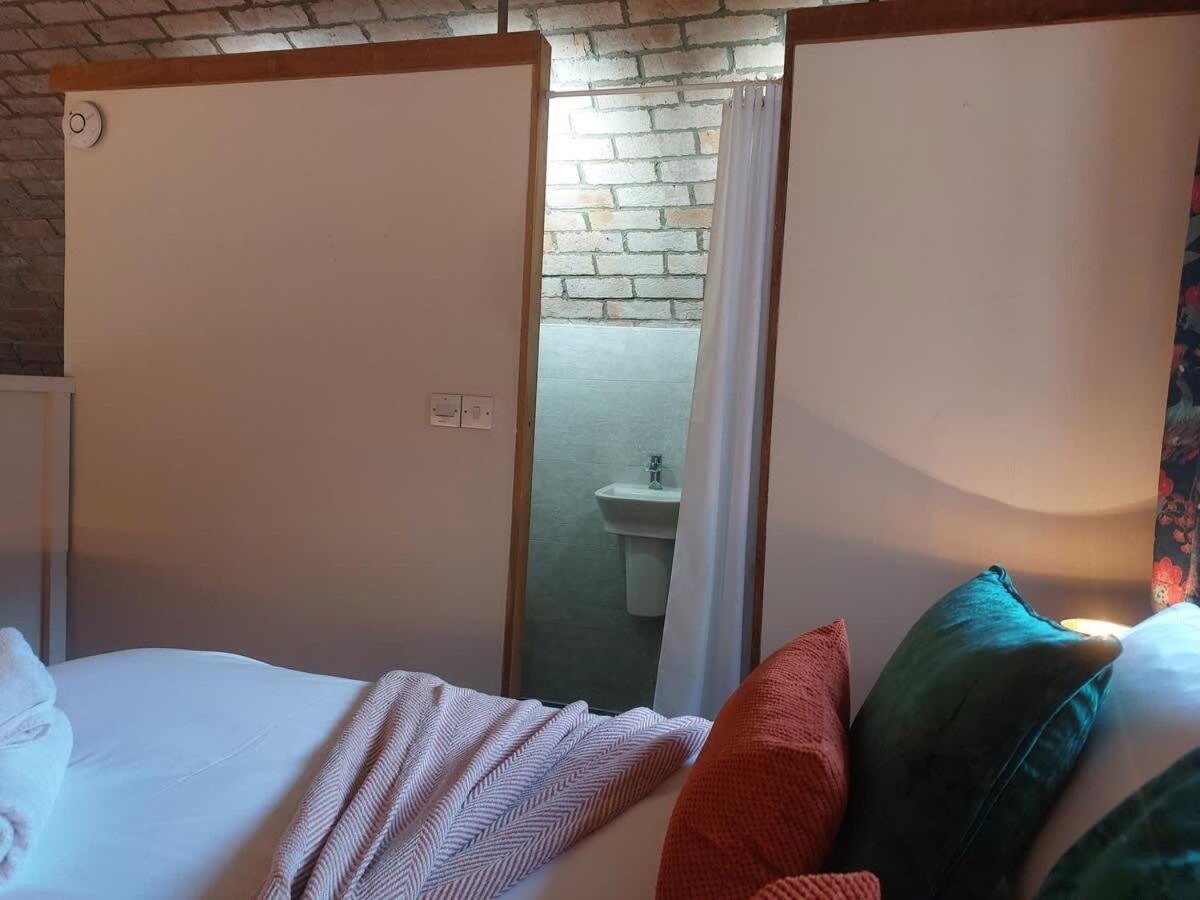 Converted Factory Loft Apartment 布里斯托 外观 照片