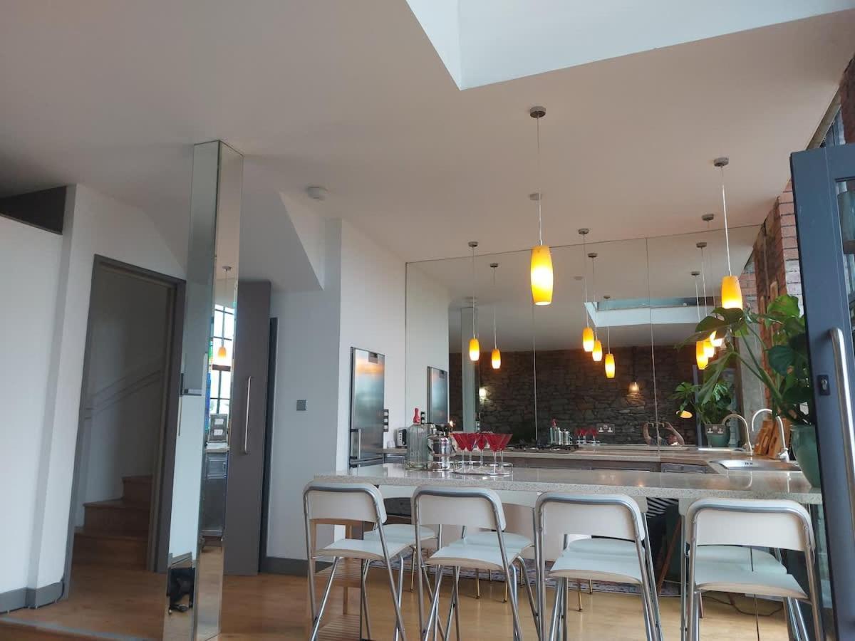 Converted Factory Loft Apartment 布里斯托 外观 照片