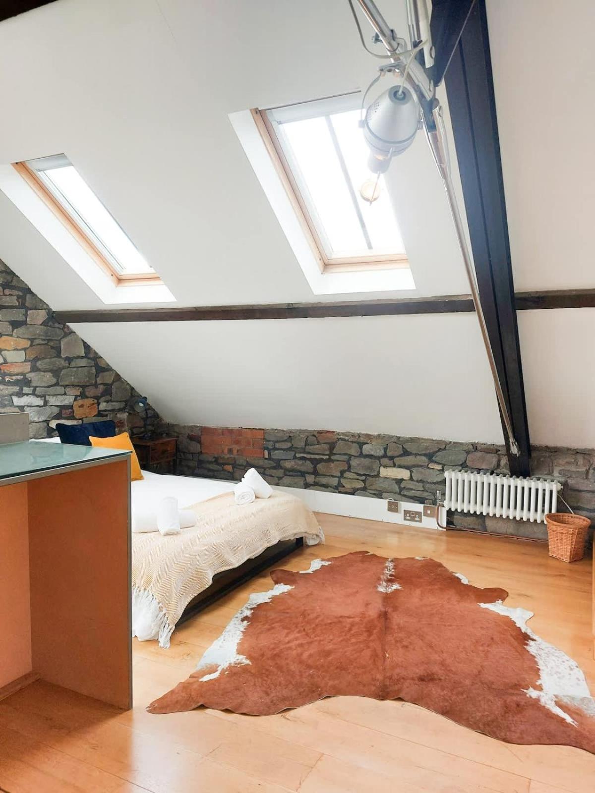 Converted Factory Loft Apartment 布里斯托 外观 照片